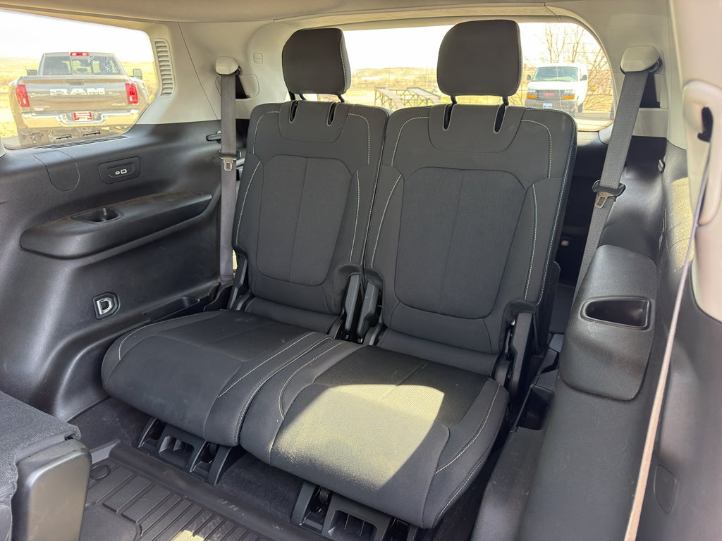 2022 Jeep Grand Cherokee L Laredo