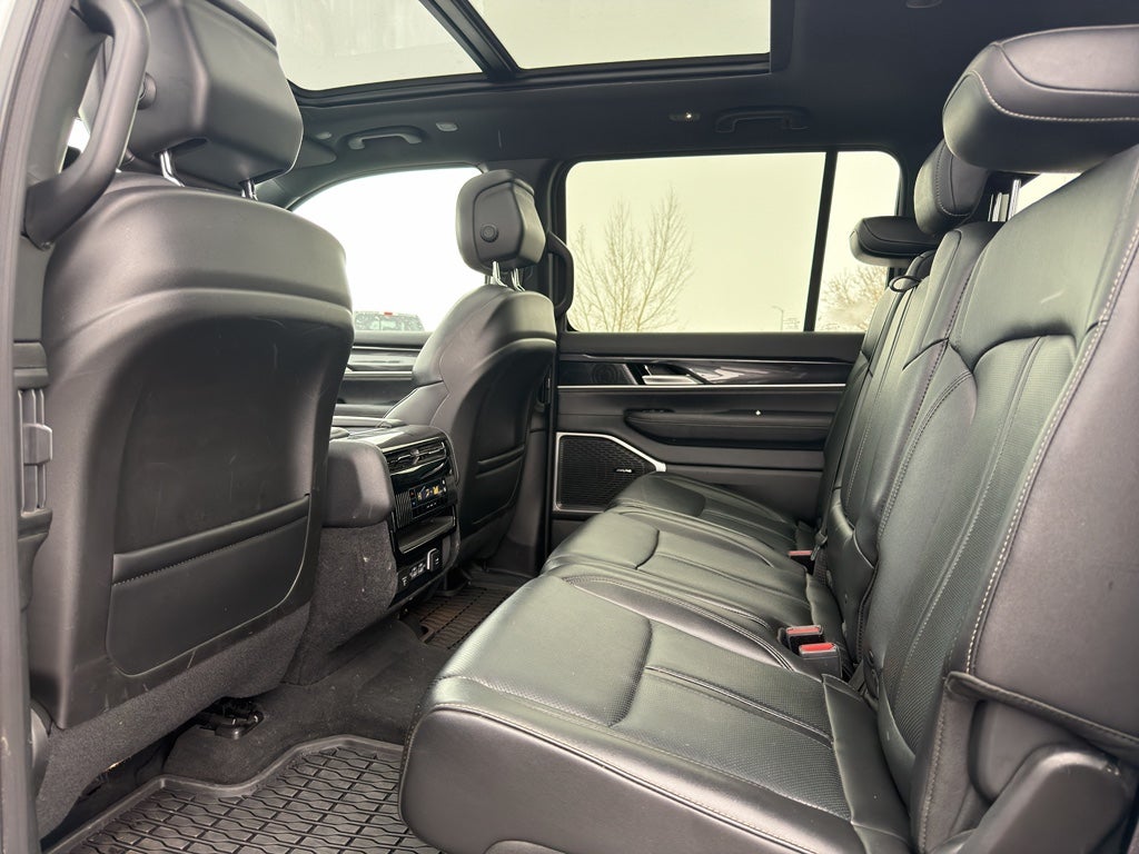 2024 Jeep Wagoneer BASE