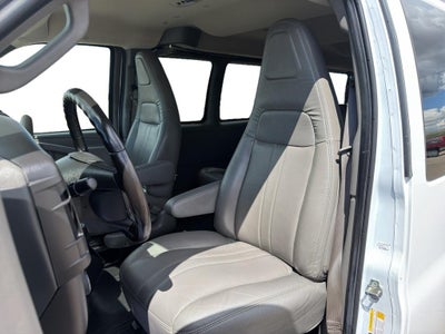 2022 Chevrolet Express Passenger 3500 1LS