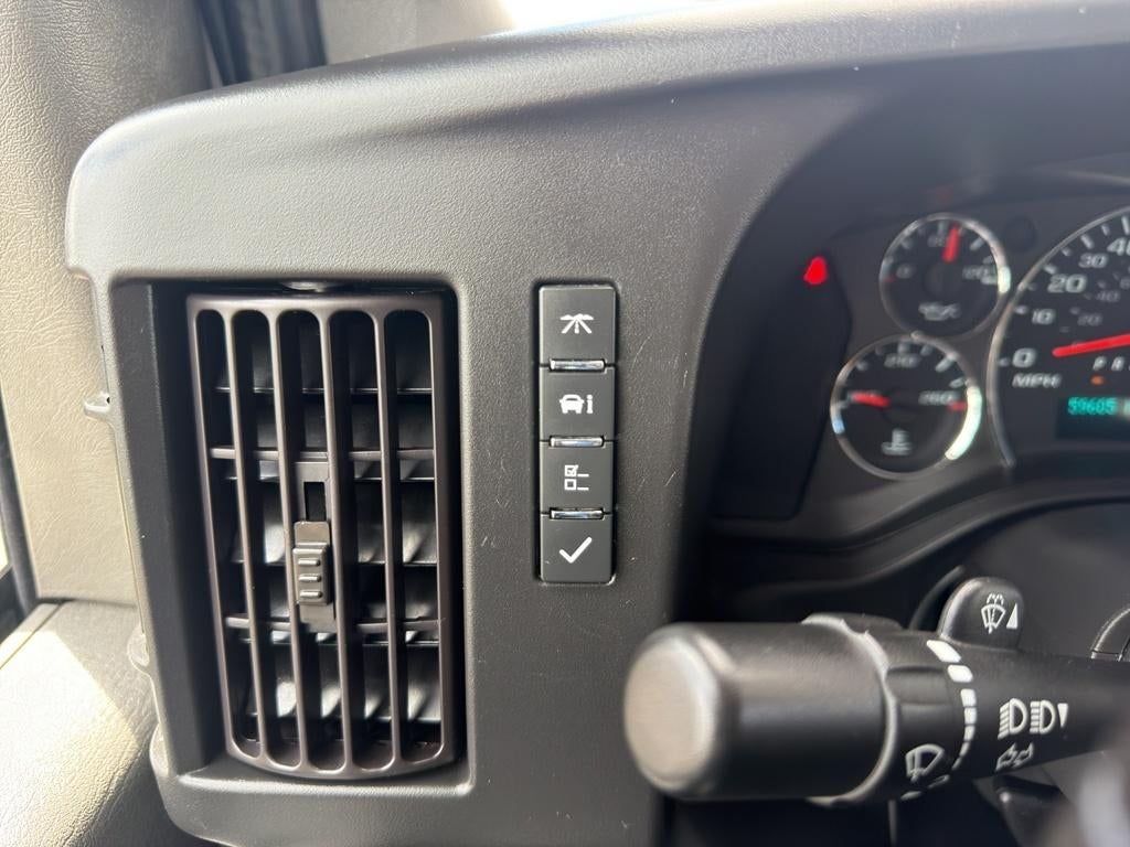 2022 Chevrolet Express Passenger 3500 1LS