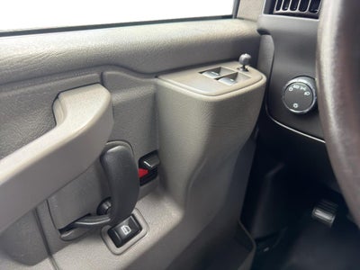 2022 Chevrolet Express Passenger 3500 1LS
