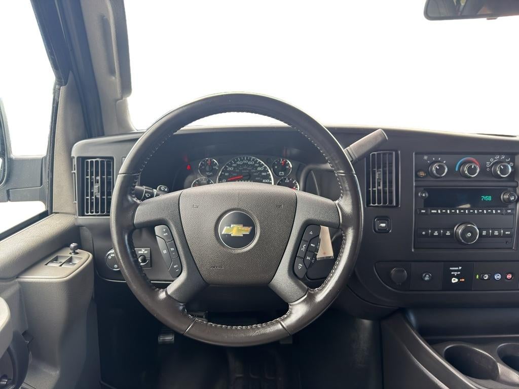 2022 Chevrolet Express Passenger 3500 1LS