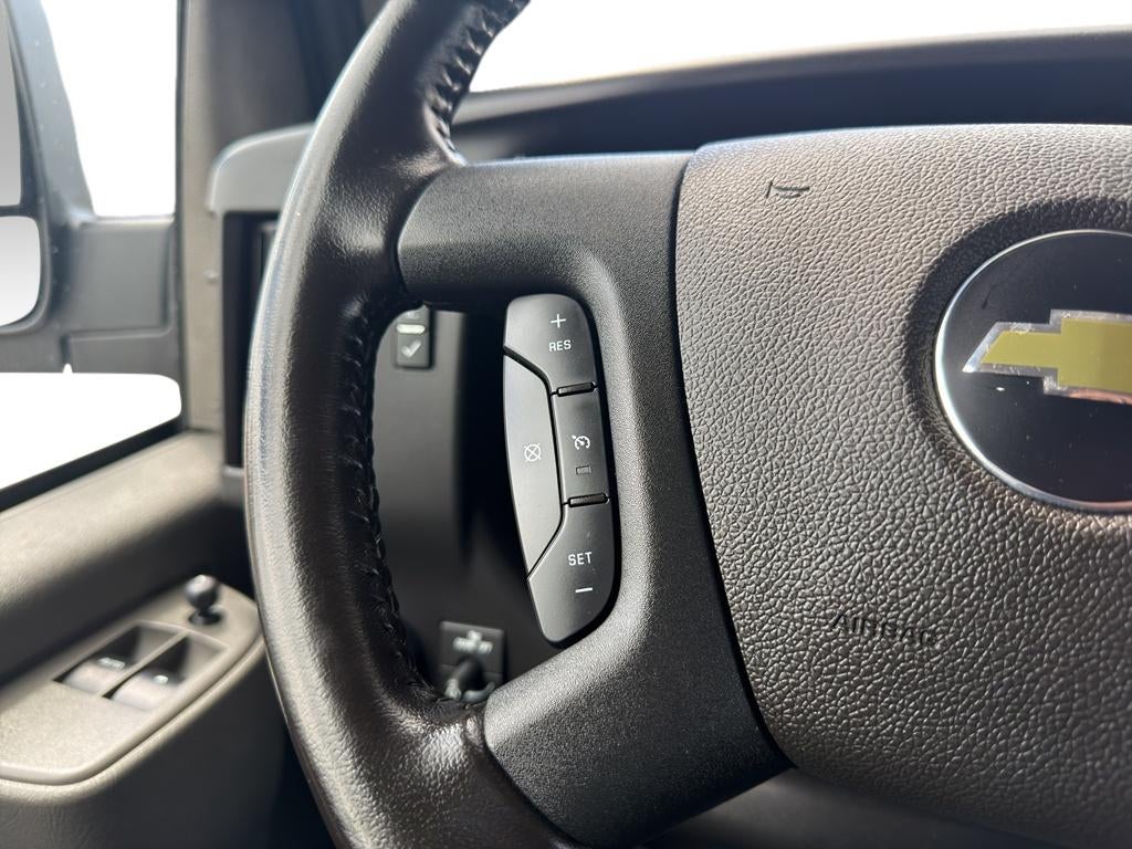2022 Chevrolet Express Passenger 3500 1LS