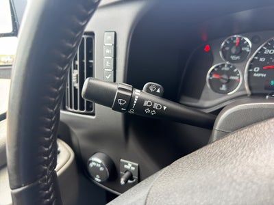 2022 Chevrolet Express Passenger 3500 1LS