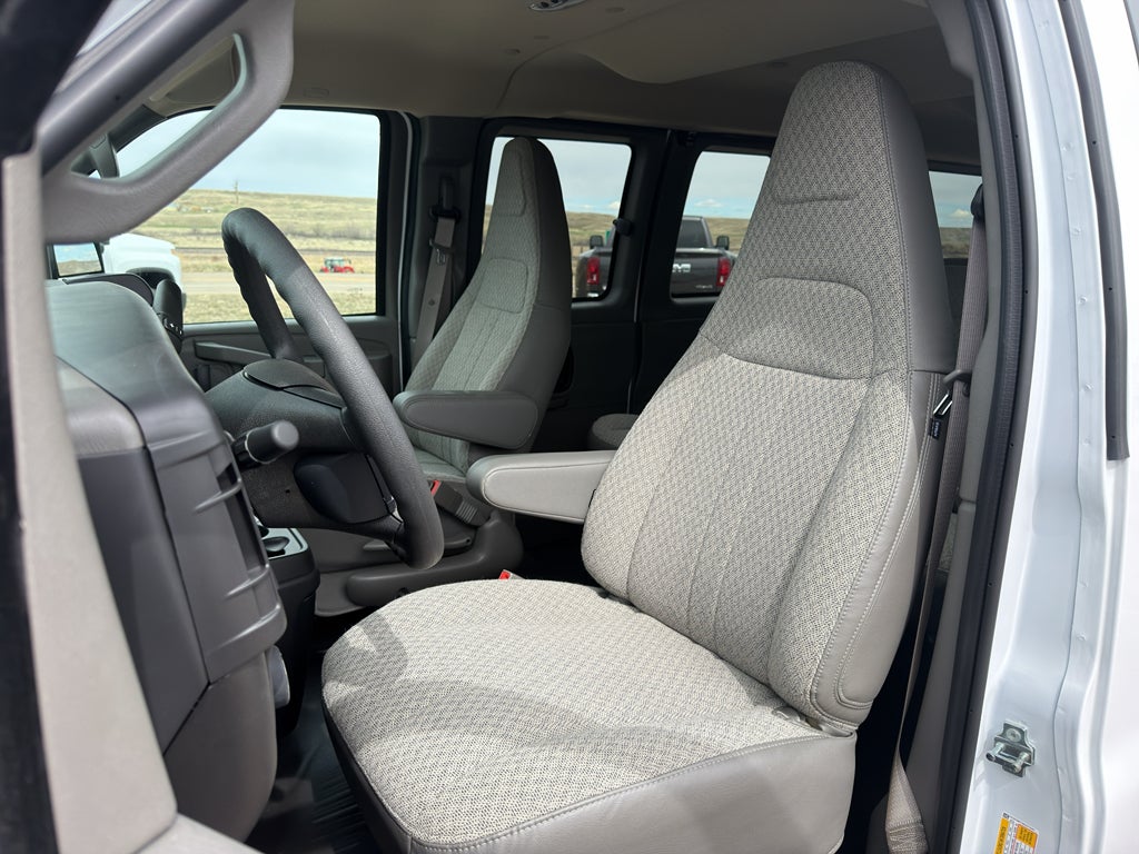 2025 GMC Savana Passenger LS