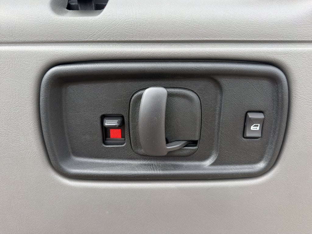 2025 GMC Savana Passenger LS