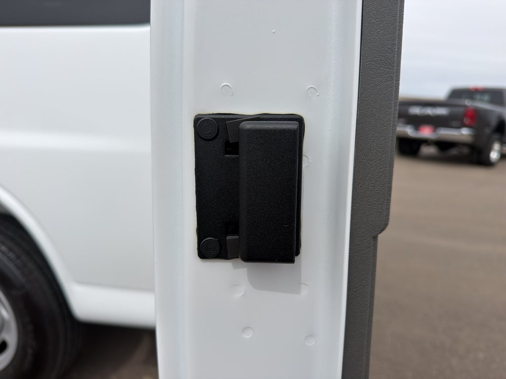 2025 GMC Savana Passenger LS