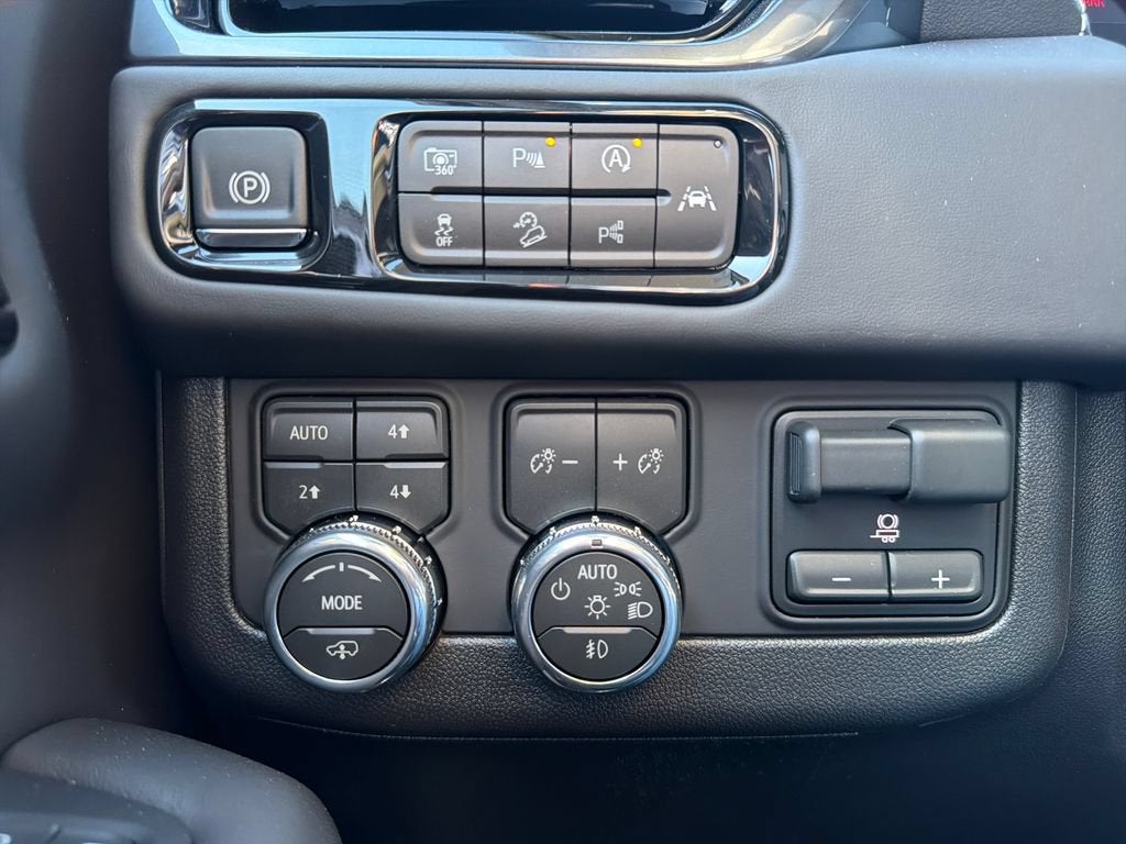 2026 GMC Yukon AT4 Ultimate - Photo 10