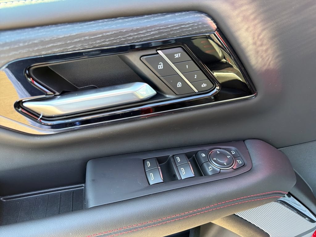 2026 GMC Yukon AT4 Ultimate - Photo 11