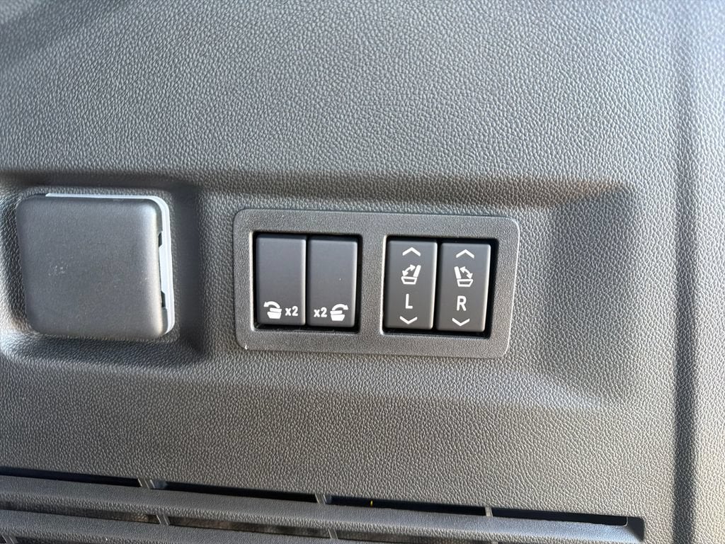 2026 GMC Yukon AT4 Ultimate - Photo 31