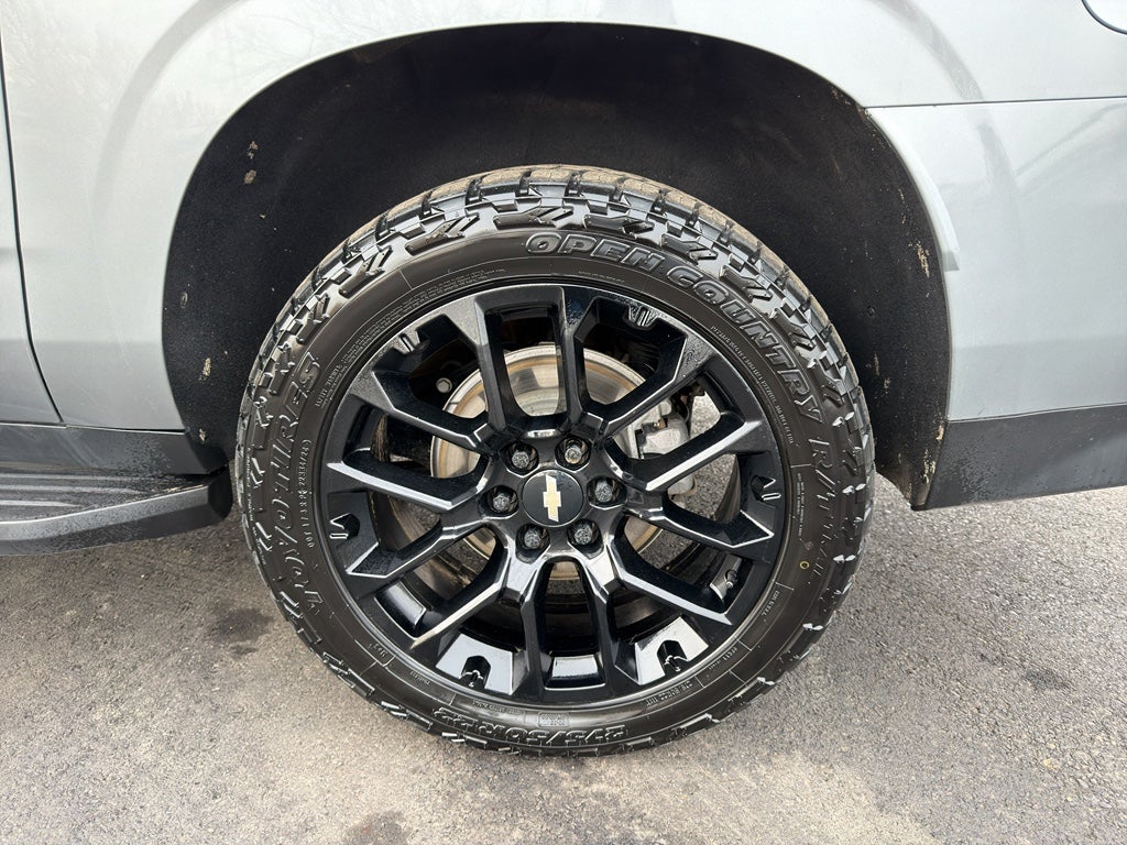 2023 Chevrolet Suburban RST