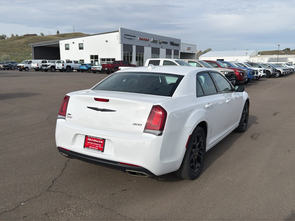 2022 Chrysler 300 Touring