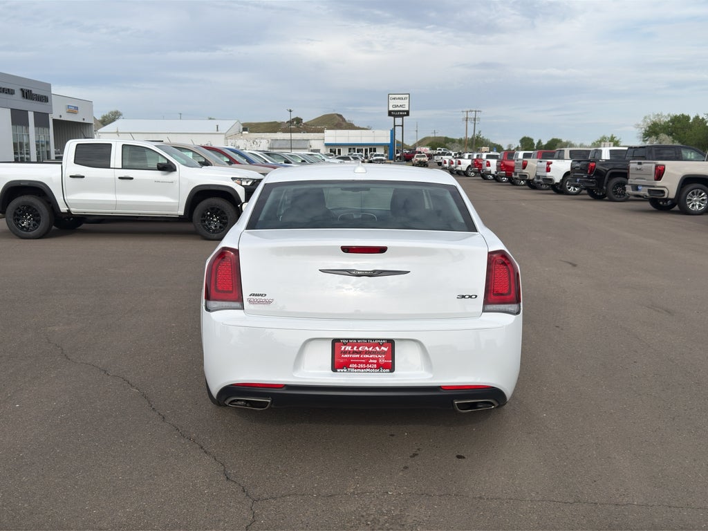 2022 Chrysler 300 Touring