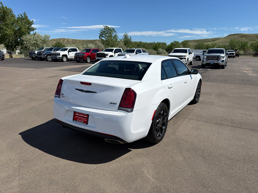 2022 Chrysler 300 Touring
