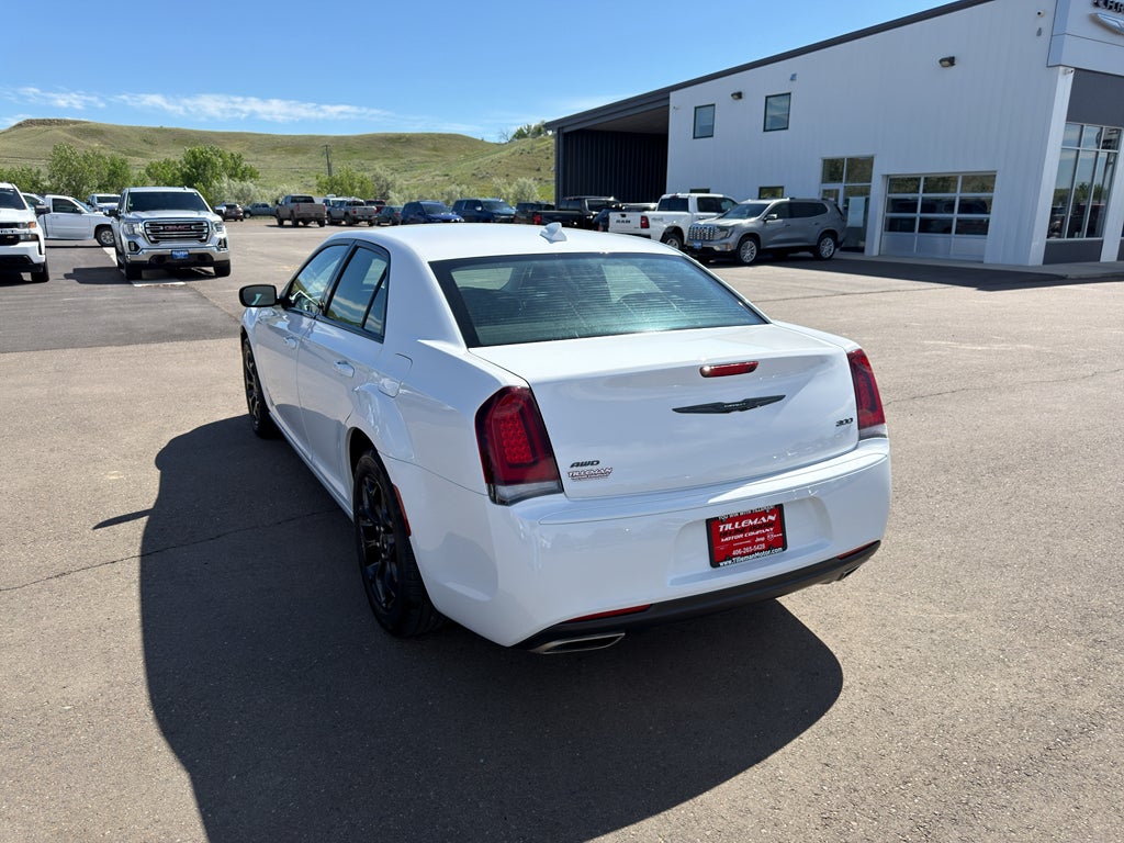 2022 Chrysler 300 Touring