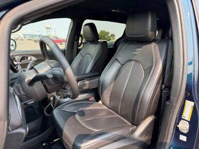 2023 Chrysler Pacifica Hybrid Touring L