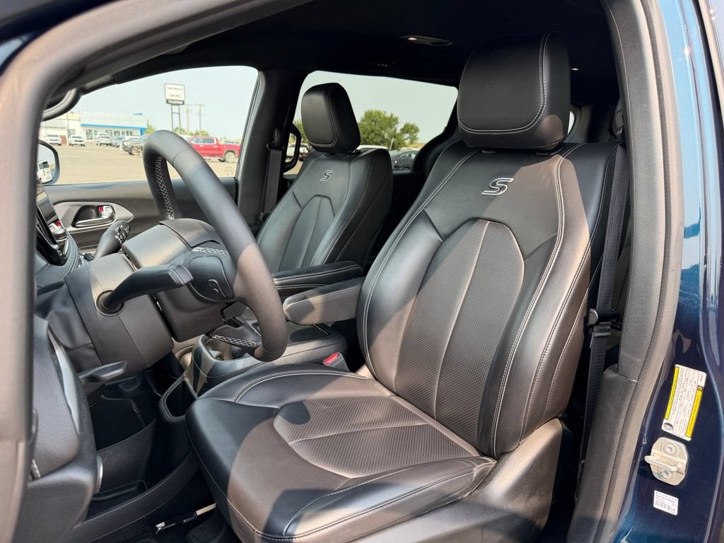 2023 Chrysler Pacifica Hybrid Touring L