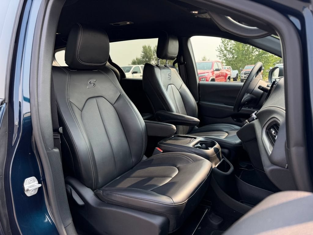 2023 Chrysler Pacifica Hybrid Touring L