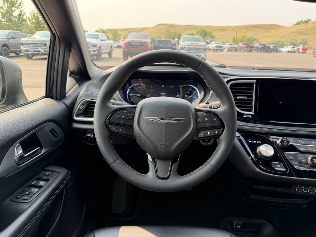 2023 Chrysler Pacifica Hybrid Touring L