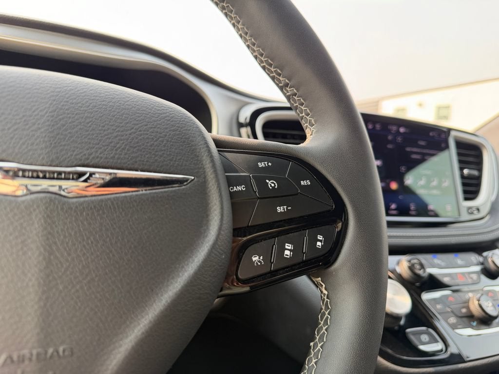 2023 Chrysler Pacifica Hybrid Touring L