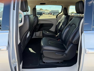 2023 Chrysler Pacifica Hybrid Touring L