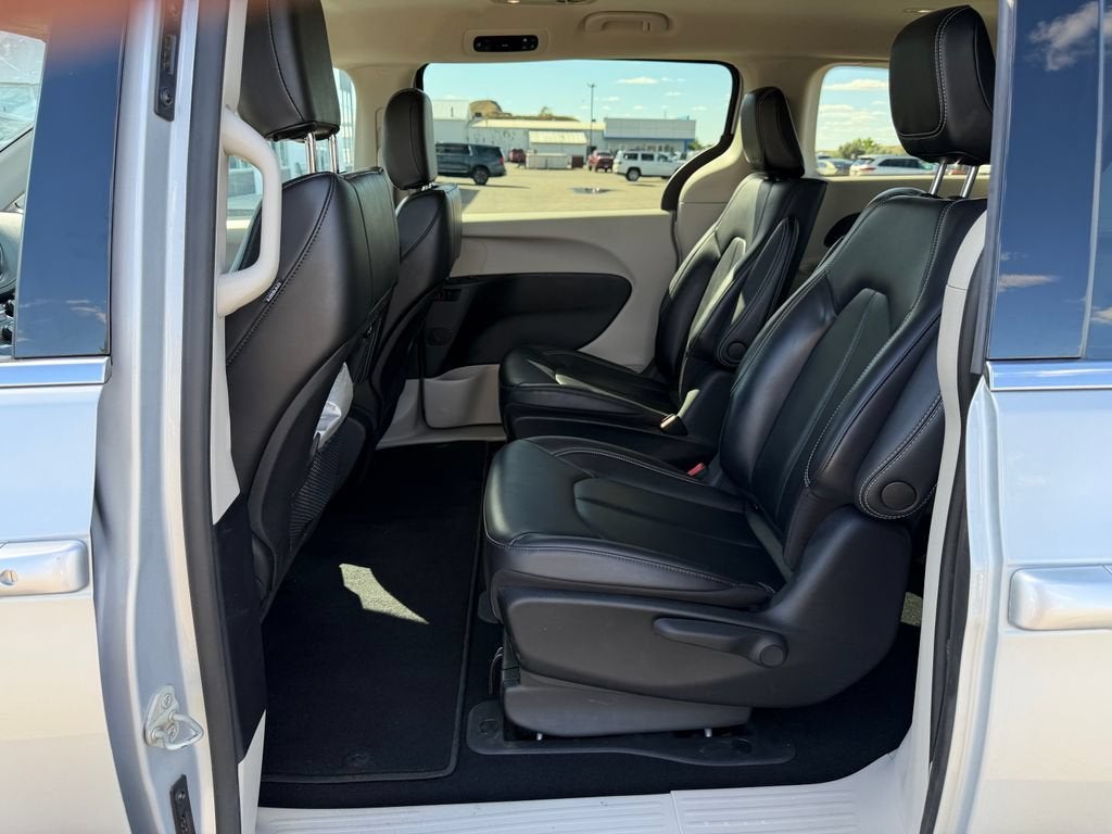 2023 Chrysler Pacifica Hybrid Touring L