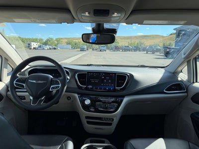2023 Chrysler Pacifica Hybrid Touring L