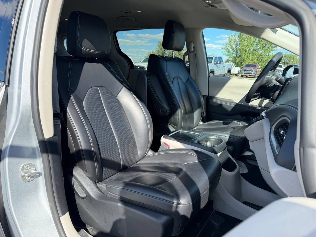 2023 Chrysler Pacifica Hybrid Touring L