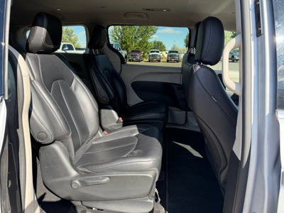 2023 Chrysler Pacifica Hybrid Touring L
