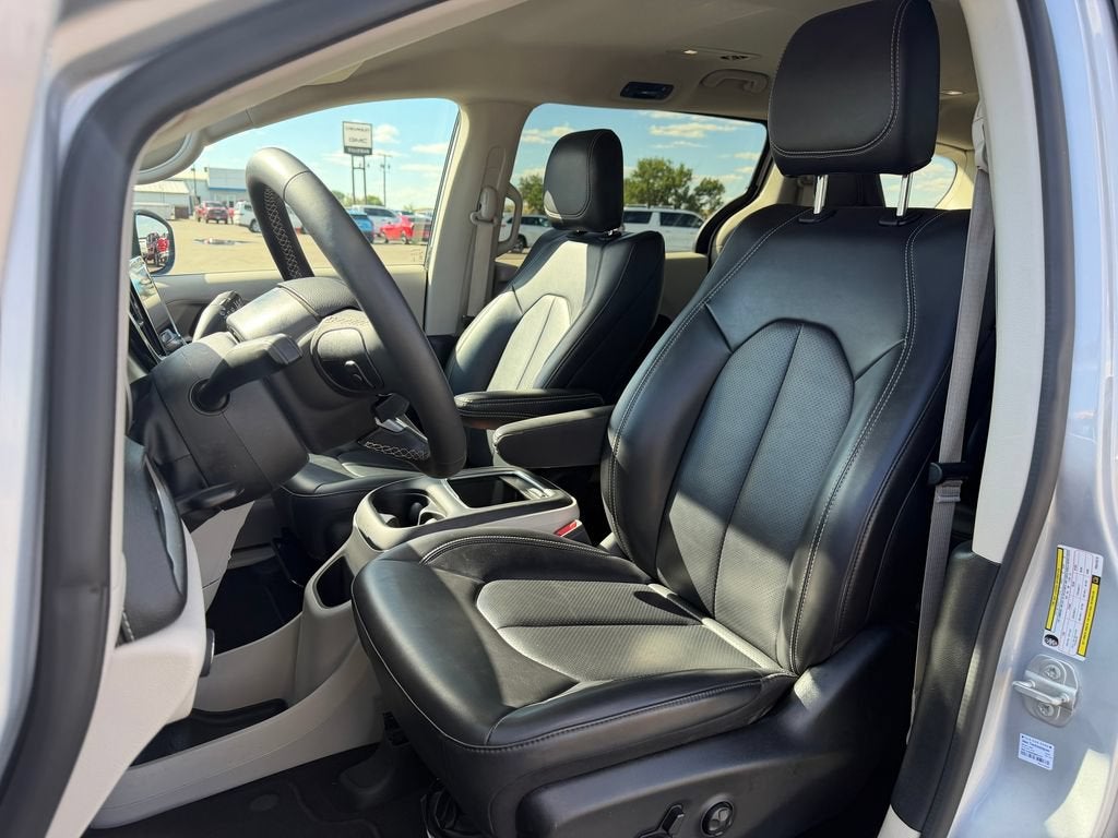 2023 Chrysler Pacifica Hybrid Touring L