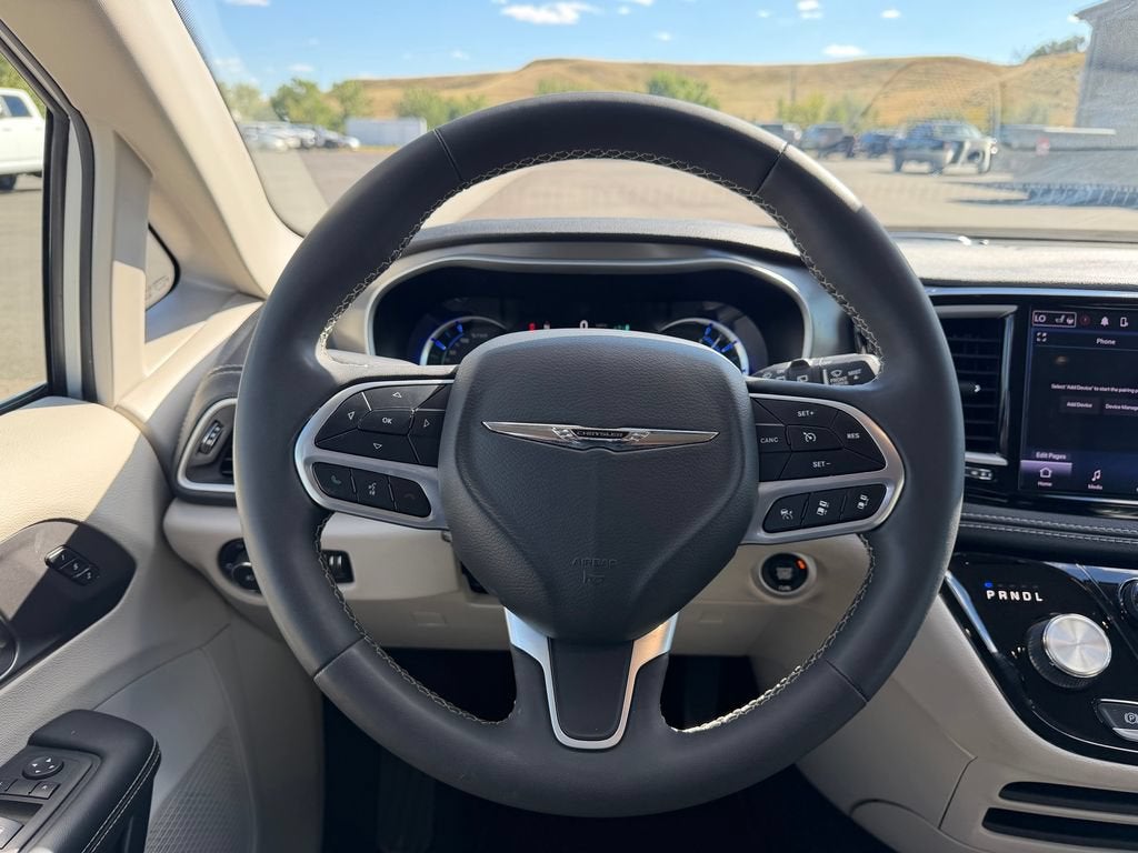 2023 Chrysler Pacifica Hybrid Touring L