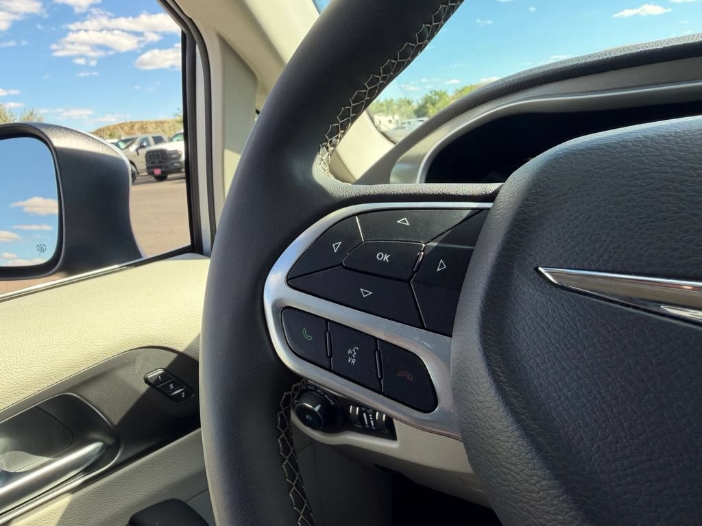 2023 Chrysler Pacifica Hybrid Touring L