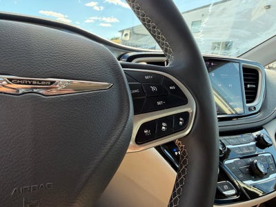 2023 Chrysler Pacifica Hybrid Touring L