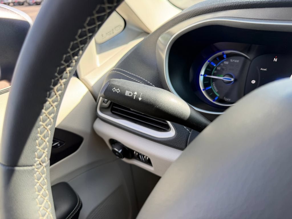 2023 Chrysler Pacifica Hybrid Touring L