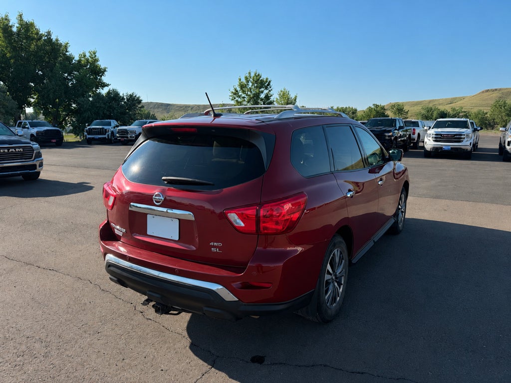 2017 Nissan Pathfinder SL