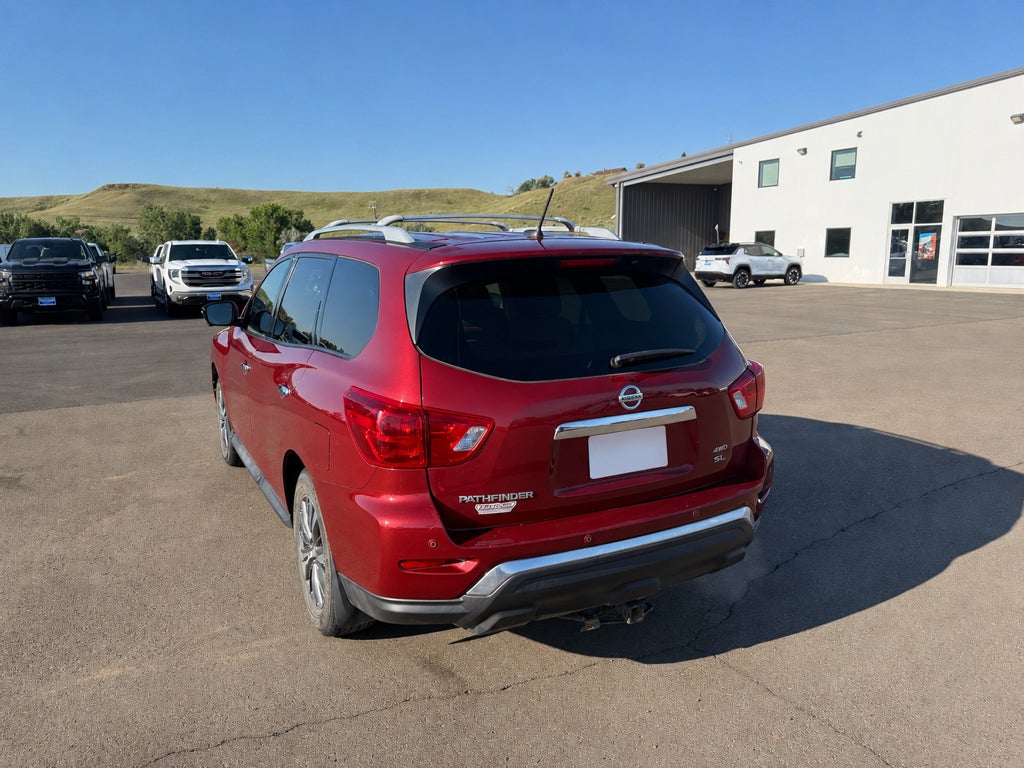 2017 Nissan Pathfinder SL
